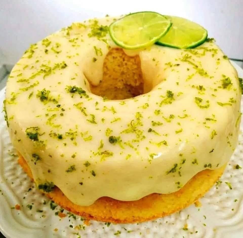 Bolo de Limão Delicioso: Receita Fofa com Cobertura Cremosa