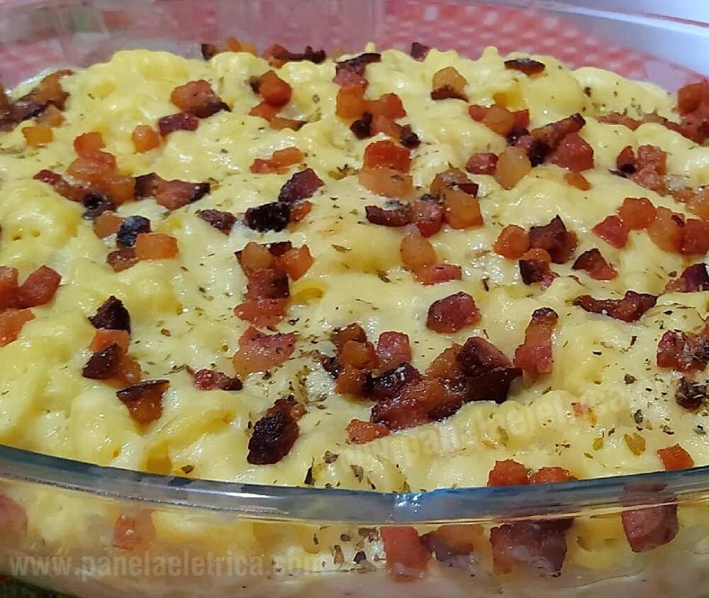 Mandioca ao Forno Cremosa: Receita Fácil, Bacon e Molho Branco