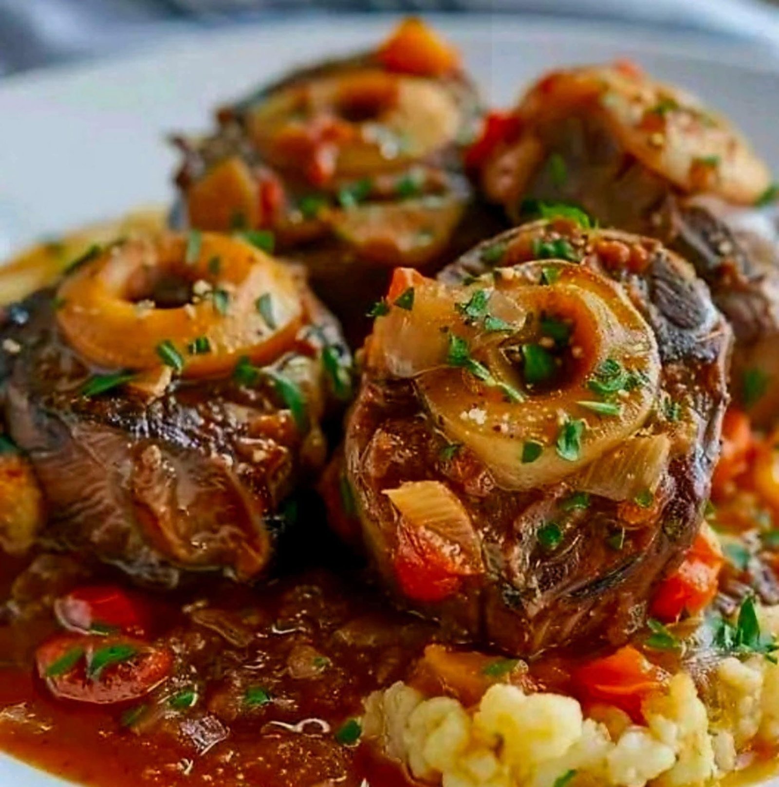 Ossobuco ao Molho de Vinho Tinto: Receita Clássica e Suculenta