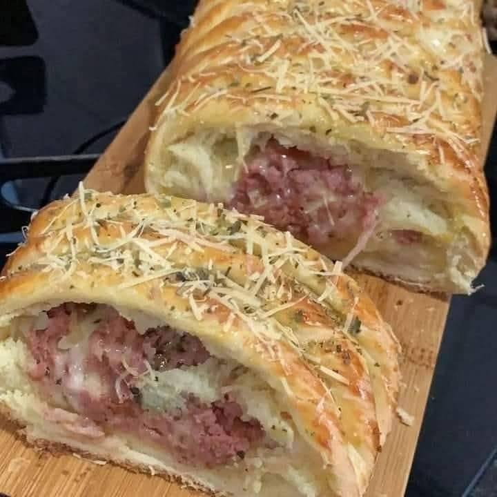 Pão Recheado com Calabresa e Muçarela: Receita Fácil e Macia