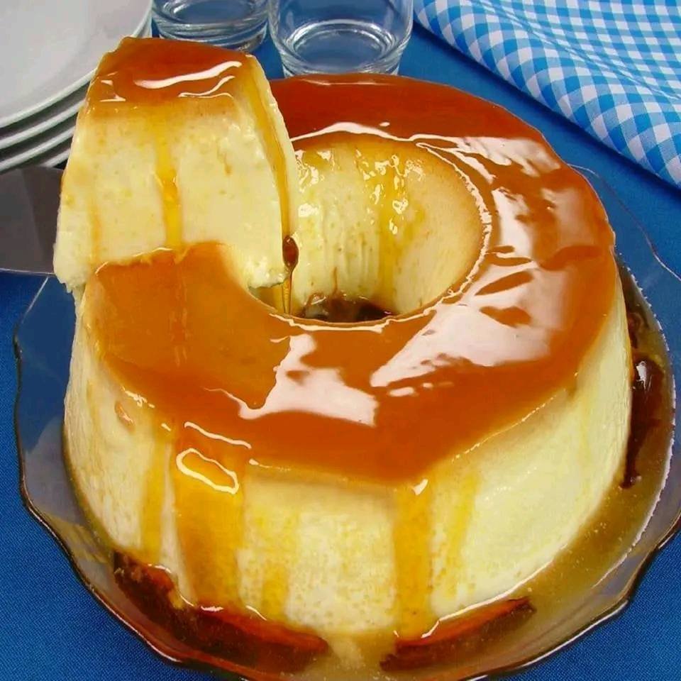 Pudim de Leite Condensado com Queijo Cremoso e Sem Furos