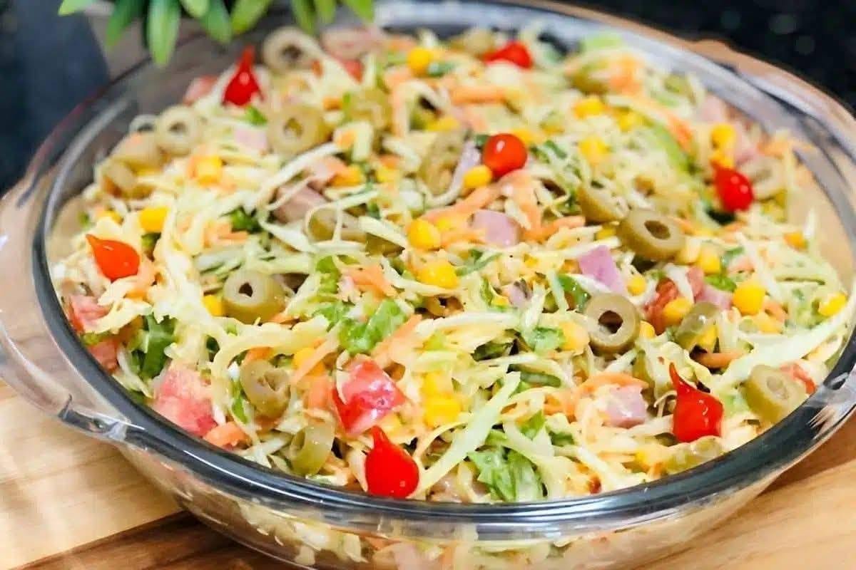 Salada Mista de Domingo Cremosa: Receita Rápida e Irresistível