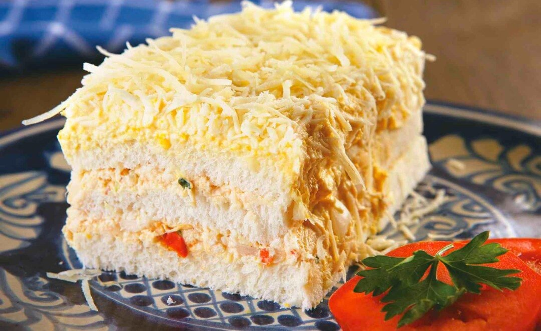 Torta de Pão de Forma com Frango: Receita Prática, Cremosa e Gratinada